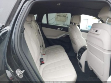 BMW X6 G06 2021 BMW X6 M50i 2021 4.4 Benzyna 523KM, zdjęcie 12