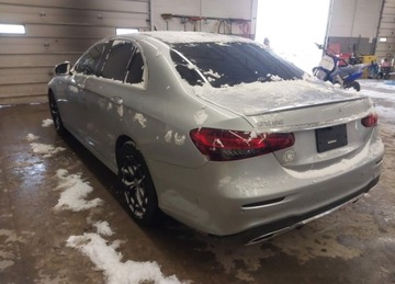 Mercedes Klasa E W213 Kombi Facelifting 2.0 E300 258KM 2021 Mercedes-Benz Klasa E 2021r., E 350 4matic, 2L, od ubezpieczalni 2.0 259KM, zdjęcie 3