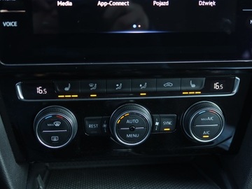 Volkswagen Passat B8 Variant 2.0 TDI BlueMotion SCR 150KM 2019 VW Passat 2.0 TDI, Salon Polska, 1. Właściciel, zdjęcie 17