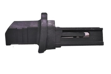 HÁČEK ROLETA KUFRU VW PASSAT B7