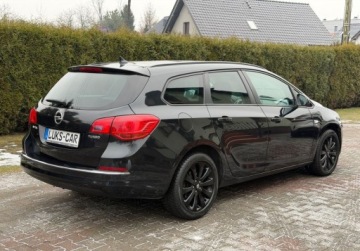 Opel Astra J Sports Tourer Facelifting 1.4 Turbo ECOTEC 140KM 2013 Opel Astra 1,4 TURBO 140KM Climatronic Xenon LED Navi Bezwypadkowy Serwis, zdjęcie 7