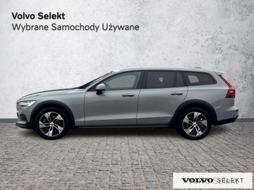 Volvo V60 II  Cross Country Facelifting 2.0 B4 197KM 2023 Volvo V60 Cross Country FV23% Plus B4D AWD LED Tem, zdjęcie 2