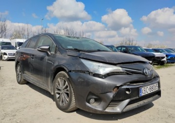 Toyota Avensis III Wagon Facelifting 2015 2.0 D-4D 143KM 2017 Toyota Avensis 2017r, SALON POLSKA. Uszkodzony. Poobijany. Jezdzi. 2.0