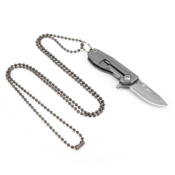 Походный нож с лезвием из дамасской стали.