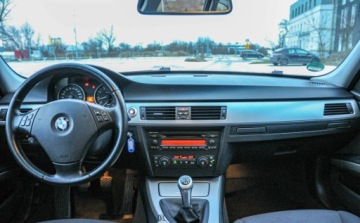 BMW Seria 3 E90-91-92-93 Coupe E92 325i 218KM 2006 BMW Seria 3 2,5 (218KM) Bezwypadkowy 2.5 Benzyna 218KM, zdjęcie 8