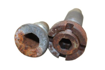 HONDA VT700 SHADOW RC19 ŚRUBY WAHACZA