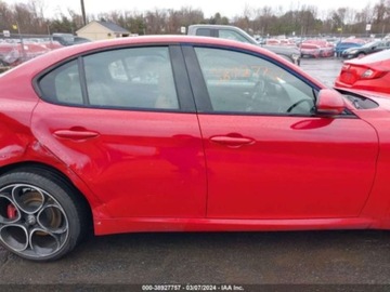 Alfa Romeo Giulia II Sedan Facelifting 2.0 Turbo 280KM 2022 Alfa Romeo Giulia 2022r, TI, AWD, 2.0L 2.0 Benzyna 280KM, zdjęcie 3