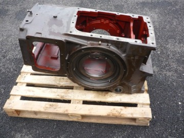 Obudowa tylnego mostu Massey Ferguson 3582414M uży
