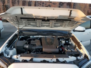 Toyota Tacoma II 2022 Toyota Tacoma Duble cab, V6, od ubezpieczalni 3.5 Benzyna 278KM, zdjęcie 10