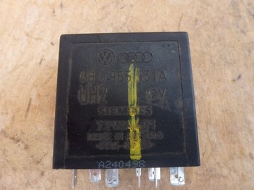 PRZEKAŹNIK WYCIERACZEK VW AUDI SEAT 377 4B0955531A