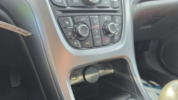 Opel Astra J Sports Tourer Facelifting 1.4 Turbo ECOTEC 140KM 2015 Opel Astra Duża Navi Podgrzewana Kierownica, zdjęcie 11