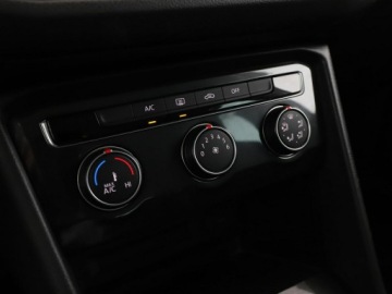 Volkswagen Tiguan I SUV Facelifting 1.4 TSI BlueMotion Technology 125KM 2016 Volkswagen Tiguan PDC hak klima, zdjęcie 27