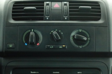 Skoda Fabia II Hatchback Facelifting 1.2 HTP 70KM 2012 Skoda Fabia 1.2 12V, Klima, zdjęcie 9