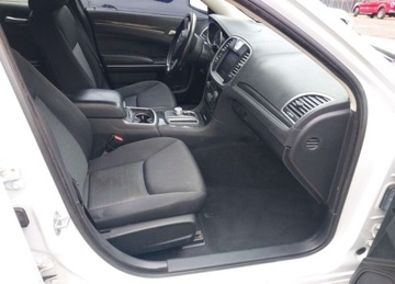 Chrysler 300C II 2019 Chrysler 300 Touring, V6, od ubezpieczalni 3.6 Benzyna 292KM, zdjęcie 9