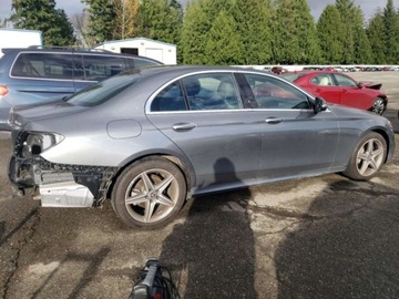 Mercedes Klasa E W213 2018 Mercedes-Benz Klasa E 2018 MERCEDES-BENZ E 300 4MATIC 2.0 Benzyna 242KM, zdjęcie 3