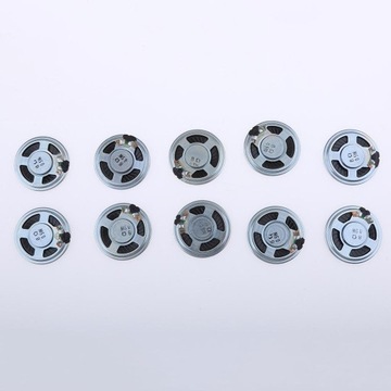 10 полнодиапазонных круглых динамиков мощностью 0,5 Вт и сопротивлением 8 Ом.