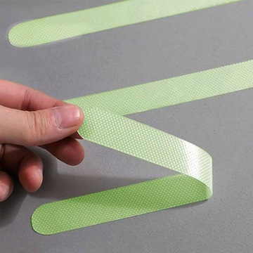 Светящийся указатель лестницы, который светится в темноте