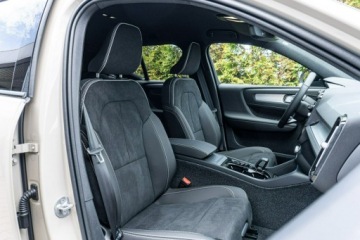 Volvo XC40 Crossover Facelifting 2.0 B3 163KM 2026 Volvo XC 40 Plus Dark B3 Mild Hybrid Benzyna, zdjęcie 16
