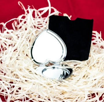 Зеркало карманное с ГРАВИРОВКОЙ, ПОДАРОК ​​ДЕВУШКЕ