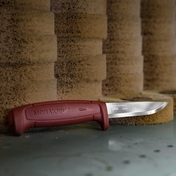 Нож Mora Basic 511 с ножнами, углеродистая сталь Morakniv