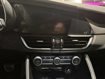 Alfa Romeo Giulia II Sedan Facelifting 2023 2.0 GME Turbo 280KM 2025 ALFA ROMEO Giulia Turbo Veloce Q4 Sedan 2.0 (280KM) 2025, zdjęcie 8