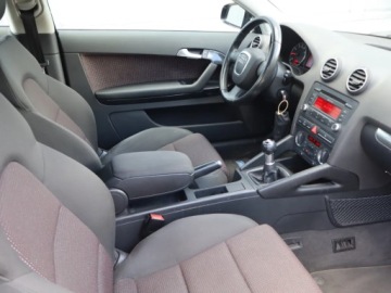 Audi A3 8P Hatchback 3d 1.6 102KM 2007 Audi A3 1.6, Klima, Klimatronic,ALU, zdjęcie 8