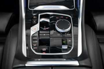 BMW X6 G06 SUV Facelifting 3.0 40i 381KM 2024 BMW X6 40i 381KM MSport. Pneumatyka, Hak, Head-Up., zdjęcie 28