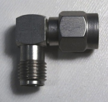 Kolanko-przejściówka SMA/F-SMA 90 st
