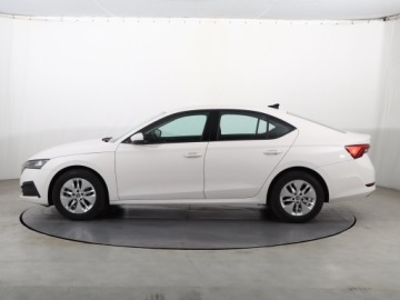 Skoda Octavia IV Liftback 1.0 TSI EVO 110KM 2021 Skoda Octavia 1.0 TSI, Salon Polska, Klima, zdjęcie 2