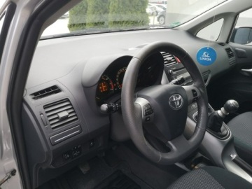 Toyota Auris I Hatchback 5d Facelifting 1.6 Valvematic 132KM 2011 Toyota Auris 1.6 Benzyna 132KM Klimatr LIFT Isofix, zdjęcie 11
