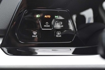 Volkswagen Golf VIII Variant 1.0 TSI 110KM 2023 Volkswagen Golf SalonPL 110KM Life Variant Pakiety Podgrzew.KierownicaFot, zdjęcie 27