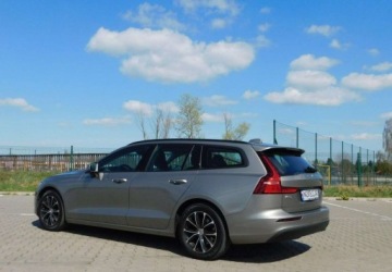 Volvo V60 II  Kombi 2.0 D3 150KM 2019 Volvo V60 z Gwarancja Kamera Model 2020r 2.0 Diesel 150KM, zdjęcie 2