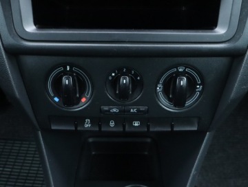 Skoda Rapid II Spaceback 1.2 MPI 75KM 2014 Skoda Rapid Spaceback 1.2 MPI, Salon Polska, GAZ, zdjęcie 12