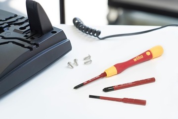 НАБОР ИЗОЛИРОВАННЫХ ОТВЕРТОК VDE С 3 БИТАМИ ДЛЯ ТОЧНОЙ РАБОТЫ ЭЛЕКТРОНИКИ