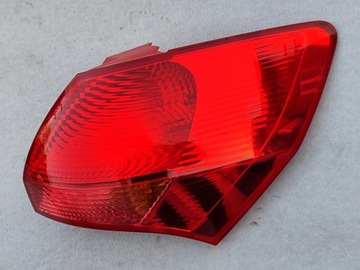 KIA VENGA 2010 - 2015 SVĚTLO PRAVÝ ZADNÍ 92402-1P000