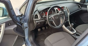 Opel Astra J Sports Tourer 1.4 Turbo ECOTEC 140KM 2011 Opel Astra Opel Astra 1.4 Turbo 1.4 Benzyna 140KM, zdjęcie 13