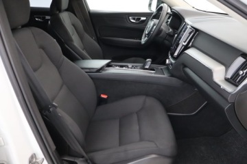 Volvo XC60 II Crossover T8 Twin Engine 390KM 2020 Volvo XC60 T8 Twin Engine, Salon Polska, zdjęcie 8