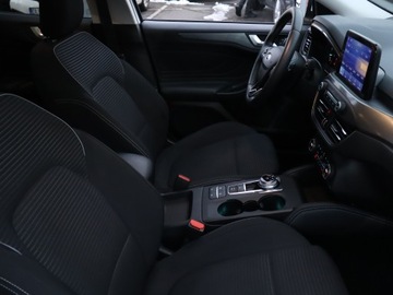 Ford Focus III Hatchback 5d facelifting 1.0 EcoBoost 125KM 2018 Ford Focus 1.0 EcoBoost, Automat, Skóra, Navi, zdjęcie 8