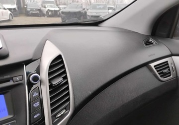 Hyundai i30 II 2015 Hyundai i30 2015r. 1.6 CRDI. Uszkodzony tyl i lekko lewy przod. Jezdzi., zdjęcie 16