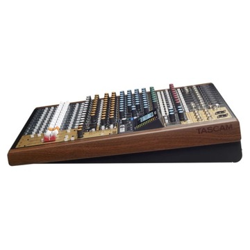 Tascam Model 16 — 14-канальный аналоговый микшер с 16-канальным цифровым