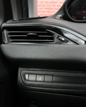 Peugeot 208 I Hatchback 3d 1.2 VTI 82KM 2013 Peugeot 208 Czujniki Kamera niski przebieg Gwarancja w cenie WarszawaVLAV, zdjęcie 22