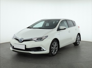 Toyota Auris II Hatchback 5d Facelifting 1.8 Hybrid 136KM 2015 Toyota Auris Hybrid, Salon Polska, Serwis ASO, zdjęcie 1