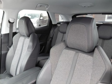 Peugeot 3008 II Crossover 1.2 PureTech 130KM 2019 Peugeot 3008 Full LED Navi Kamera Klimatronik Sensor 1.2 Benzyna 130KM, zdjęcie 13