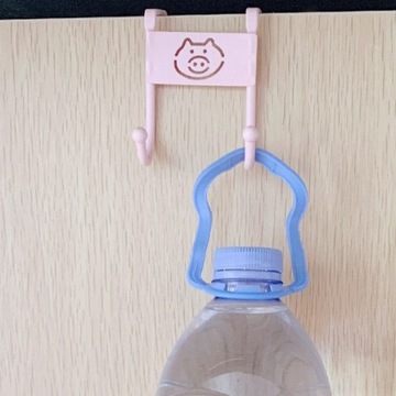 Двойная дверная вешалка с узором - белая - вешается на дверь на крючке.