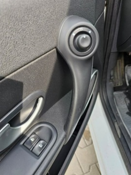 Renault Clio III Hatchback 5d 1.2 i 16V 75KM 2009 Renault Clio Benzyna 1.2 - 2009r, zdjęcie 8