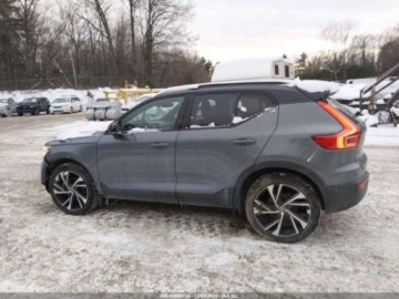 Volvo XC40 2021 Volvo XC 40 T5 R-Design 2021 2.0 Benzyna 248KM, zdjęcie 2