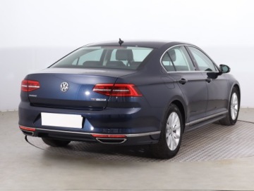 Volkswagen Passat B8 Limousine 1.8 TSI BlueMotion Technology 180KM 2017 VW Passat 1.8 TSI, Salon Polska, Serwis ASO, zdjęcie 4