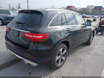 Mercedes GLC C253 2018 Mercedes-Benz GLC 2018 MERCEDES-BENZ GLC 300 4MATIC 2.0 Benzyna 241KM, zdjęcie 4