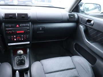 Audi A3 8L Hatchback 1.9 TDI PD 100KM 2003 Audi A3 1.9 TDI, Klima, Klimatronic,ALU, El. szyby, zdjęcie 7