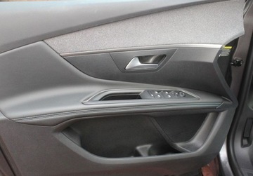 Peugeot 3008 II Crossover Facelifting  1.2 PureTech 130KM 2023 Peugeot 3008 Allure Pack EAT8 2023 Od RiA 1.2 Benzyna 130KM, zdjęcie 12